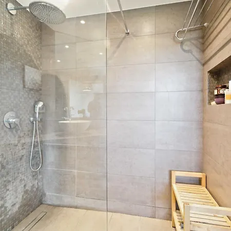 شقة House A C 3bd 6p - Garden & Pool St-tropez سان تروبيه